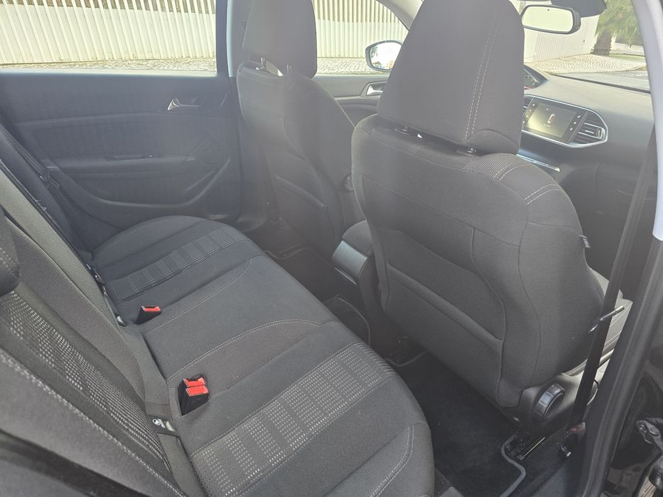 Peugeot 308 — fotografia 8