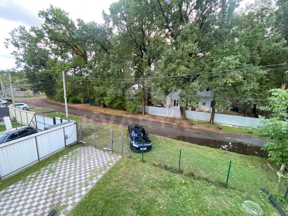 Пролам будинок з частковим ремонтом.