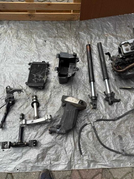 KTM 125 część owiewki silnik lagi koło