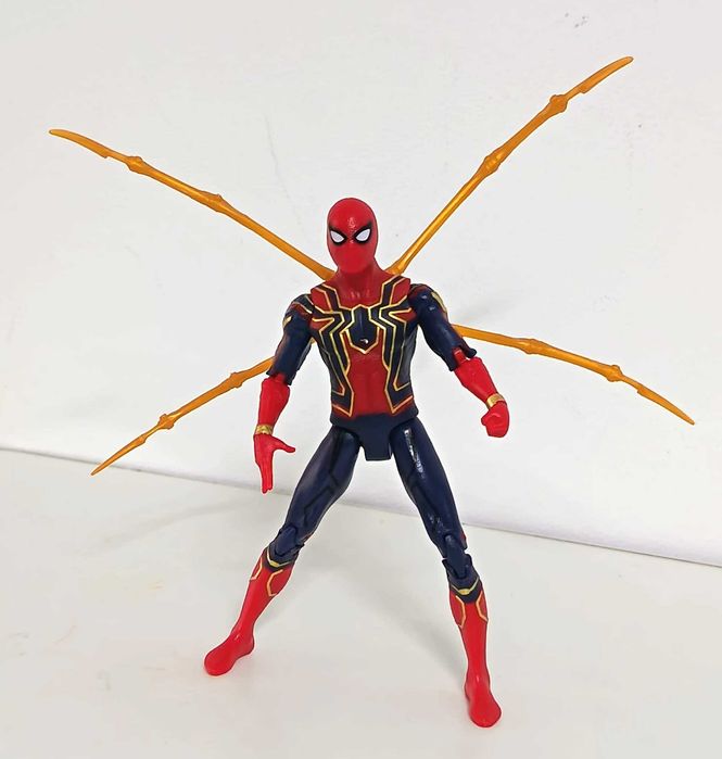 Figura de ação do Homem-Aranha de Ferro dos Vingadores da Marvel