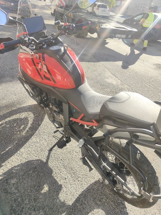 QJMotor SRT600SX