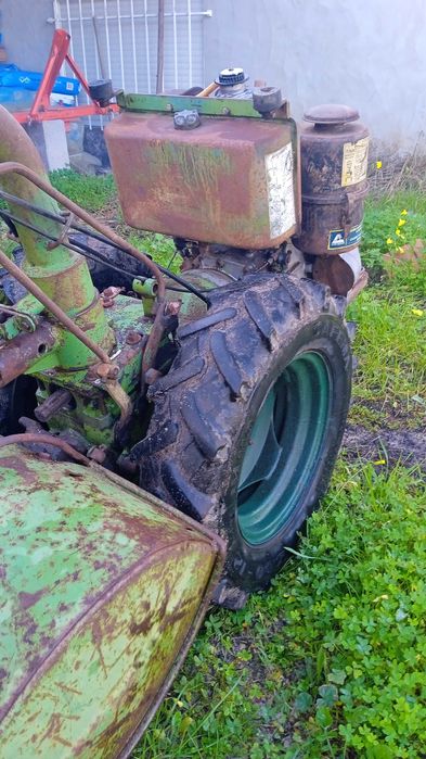 Trator moto-cultivador 14 cv.