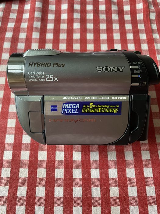 Продам відеокамеру Sony DCR-DVD 810