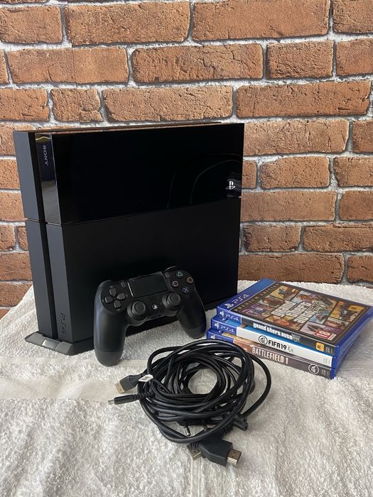 Ps4 c/3 jogos, 1 comando e suporte