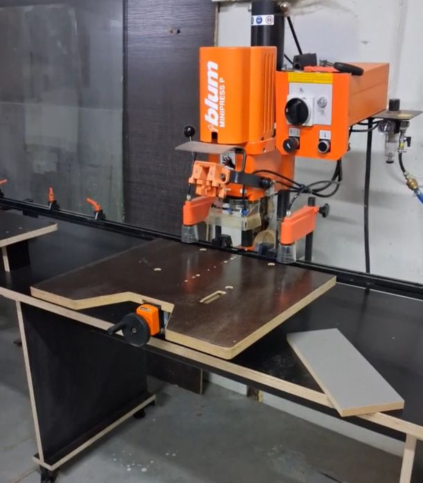 Присадочний станок BLUM MІNIPRESS " P "
Комплктація як