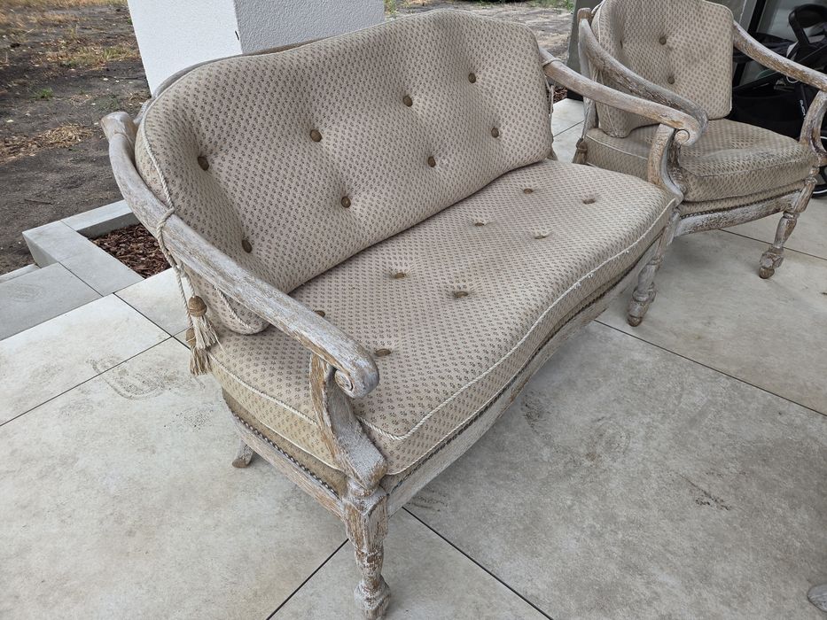 Zestaw mebli drewnianych