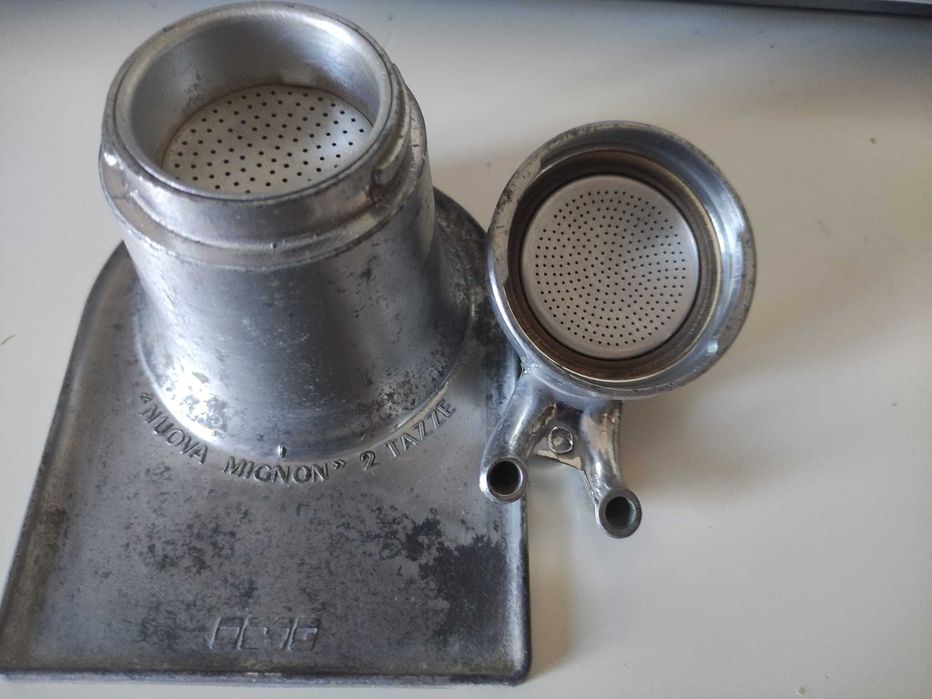 Cafeteira café antiga com duas saídas