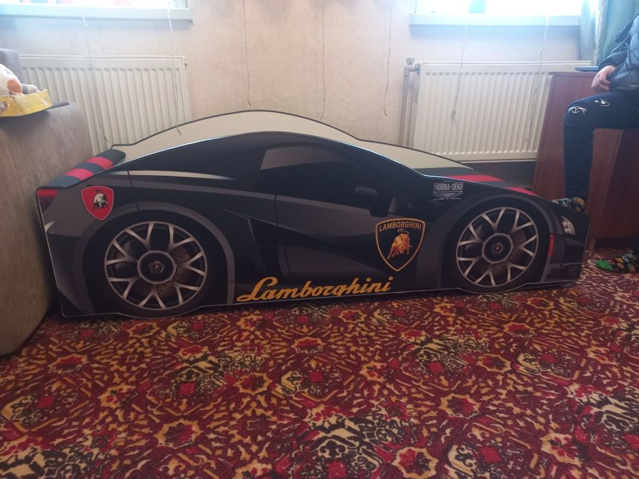 Продам дитяче ліжко машинку  Ламборгині.  Майже нове