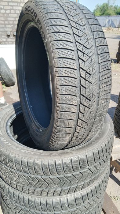 235/50 R19 зимові шини б/у