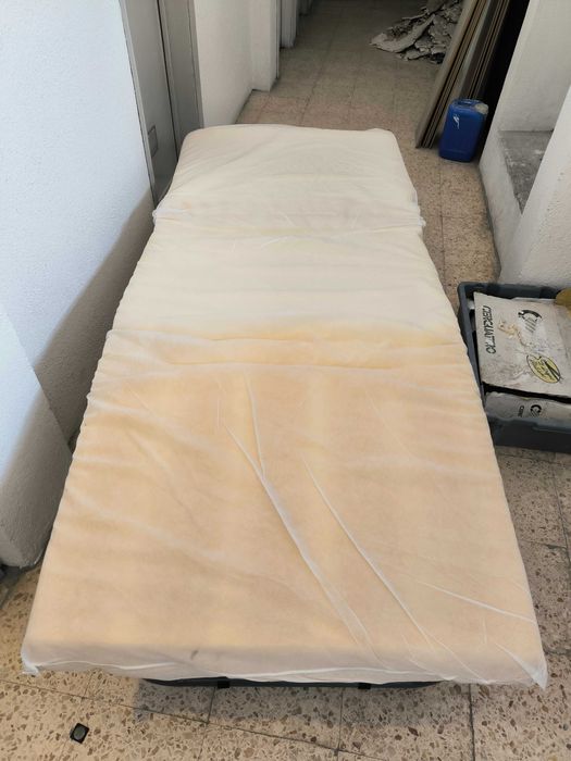 Cama de solteiro dobrável, convertível em puff