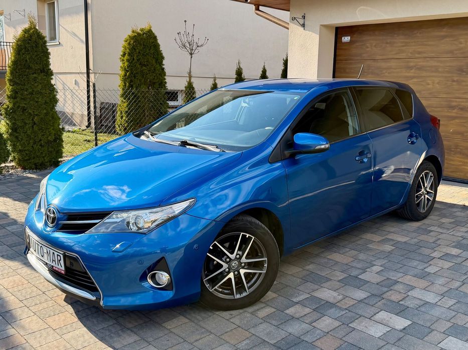 Toyota Auris 1.6 132KM 6 biegów benzyna Full serwis tylko 159tys.km bardzo ładne