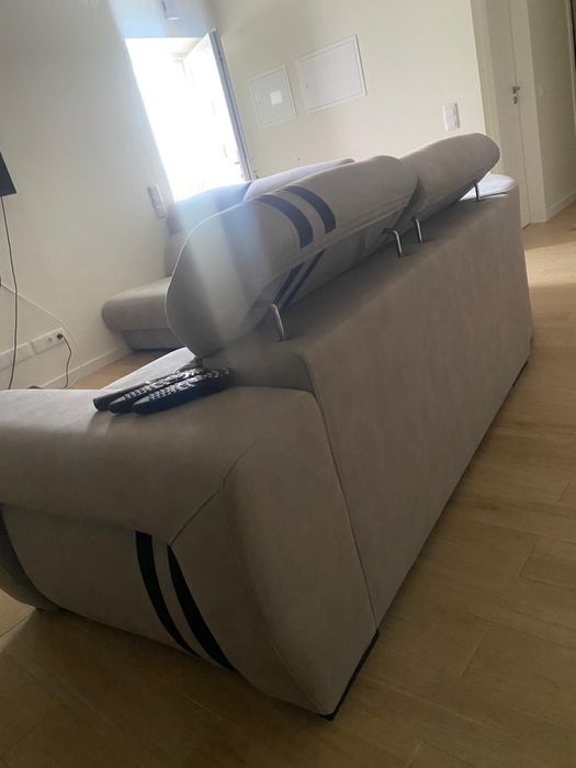 Sofa 4 lugar, cama em  todos os lugares.