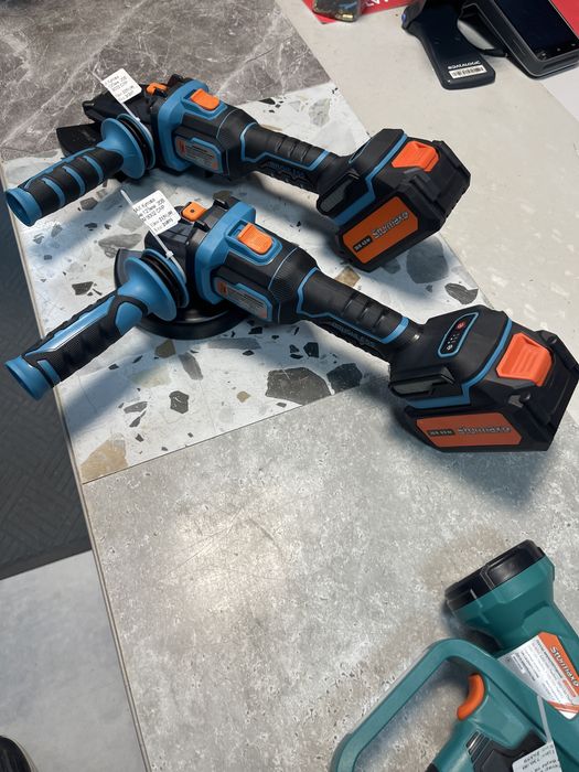 Новинка Sturmax Акумуляторна кутова шліф машина