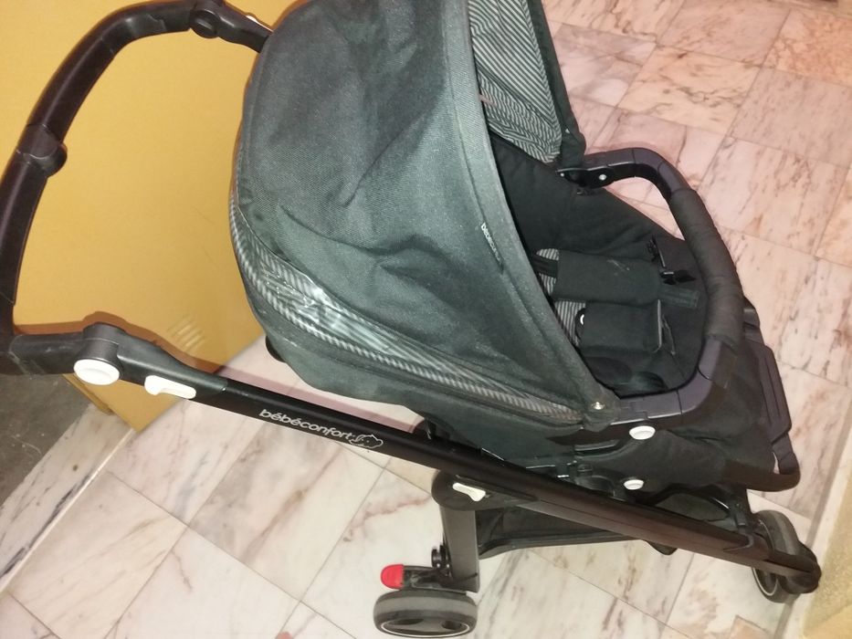 Carrinho bebé bebeconfort bem estimado com chapéu protecção solar