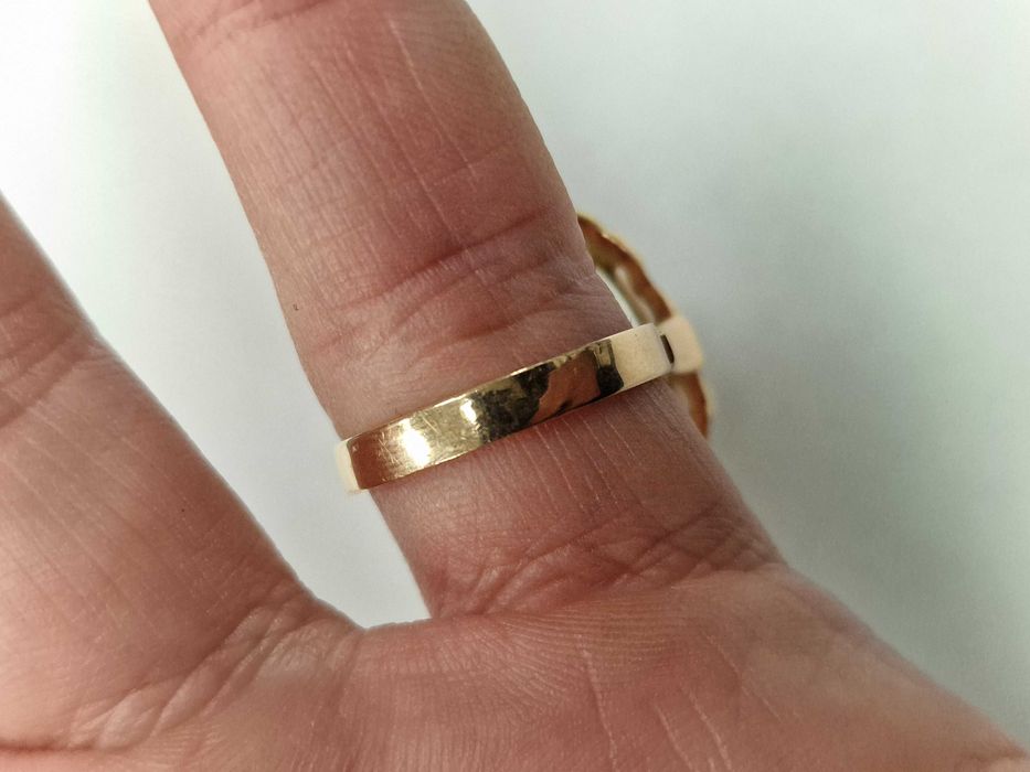 Złoty pierścionek/ 585/ 13.67 gram/ R18/ Chryzolit/ XX wiek