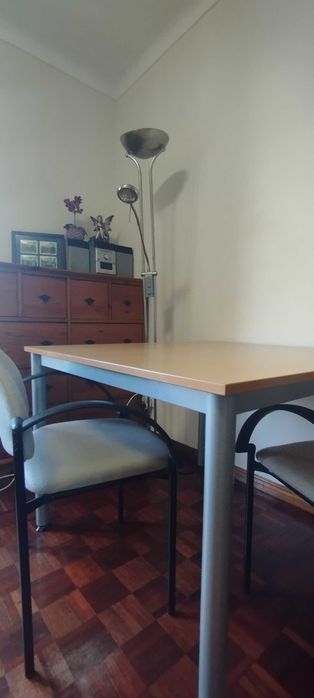 Mesa 1m x 1m (duas cadeiras de oferta)