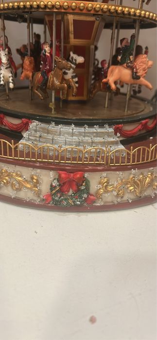 Caixa de musica , carrosel grande funciona em 2 regimes com o sem mus