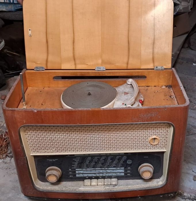 Stare radio z gramofonem Diora Menuet PRL DZIAŁA!