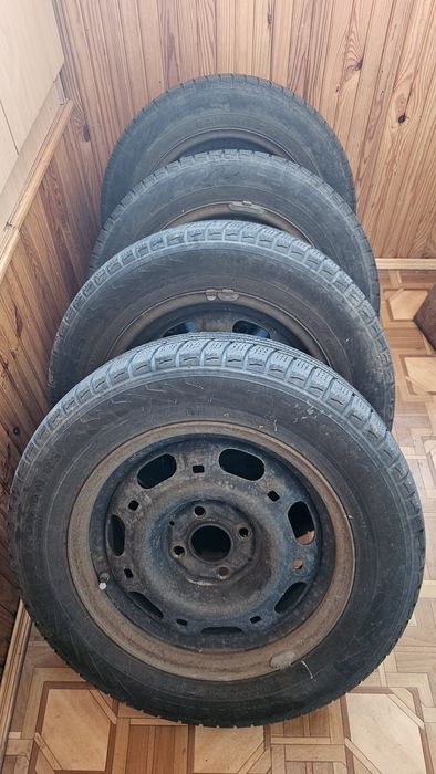 Колеса диски із зимньою гумою R14 185 65 від VW Passat B4 (штамповані)