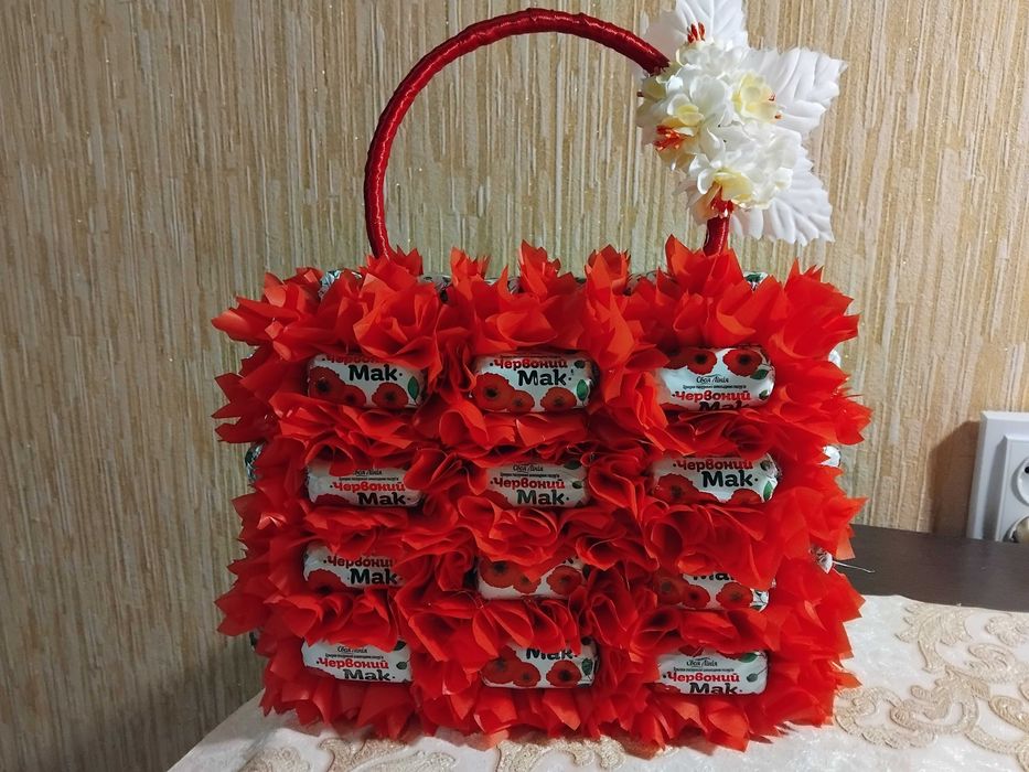 Солодкий подарунок з цукерок