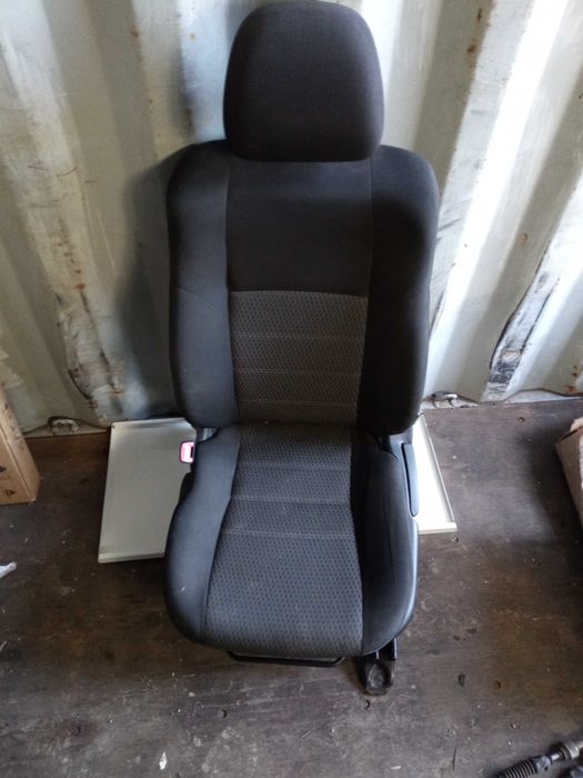 toyota AVENSIS T27 09- fotel lewy wersja angielska