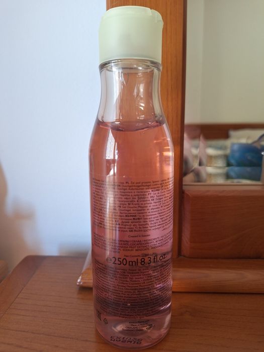 Gel de Banho com Morango Biológico 250ml Oriflame