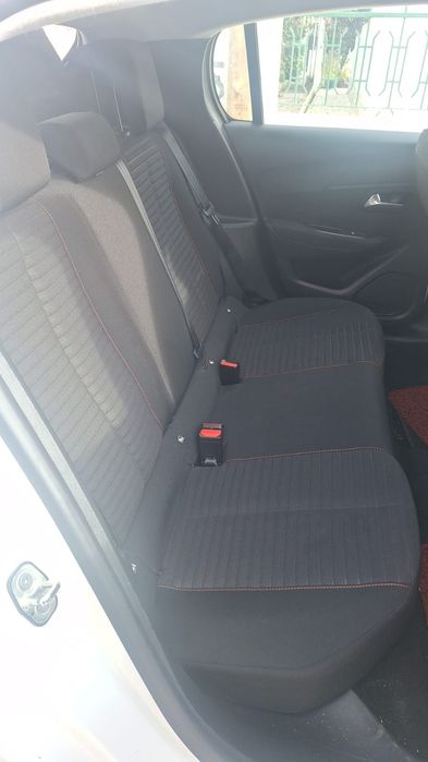 Peugeot E-208 Elétrico