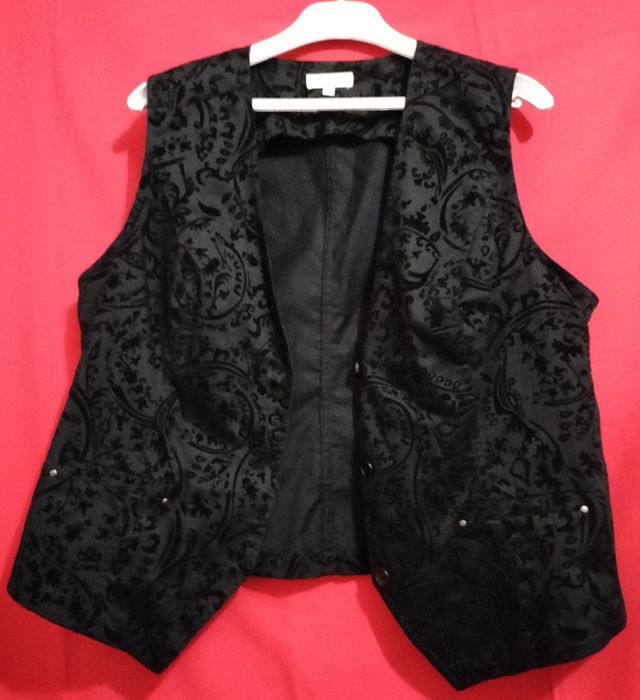 Colete de Senhora em Veludo Relevado