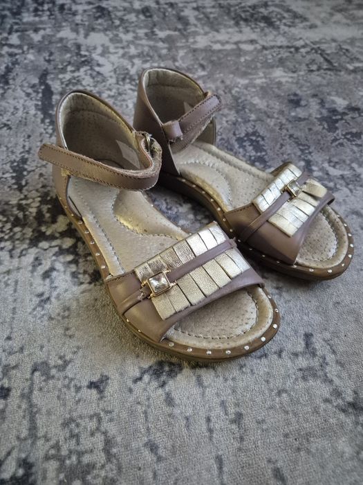 Шкіряні босоніжки для дівчинки