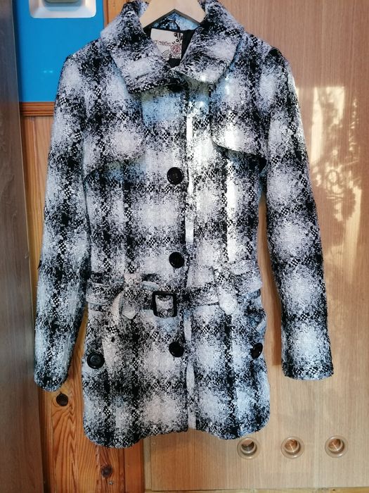 Płaszcz damski z błyszczącą nitką KY creation