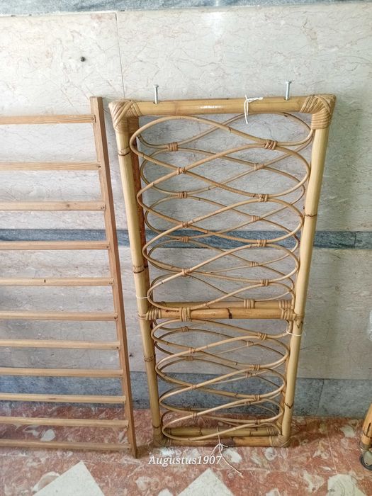 Cama de Bamboo e pinho pra criança