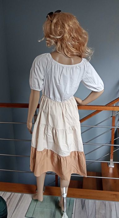 Trójkolorowa Lekka Sukienka Z Paskiem.