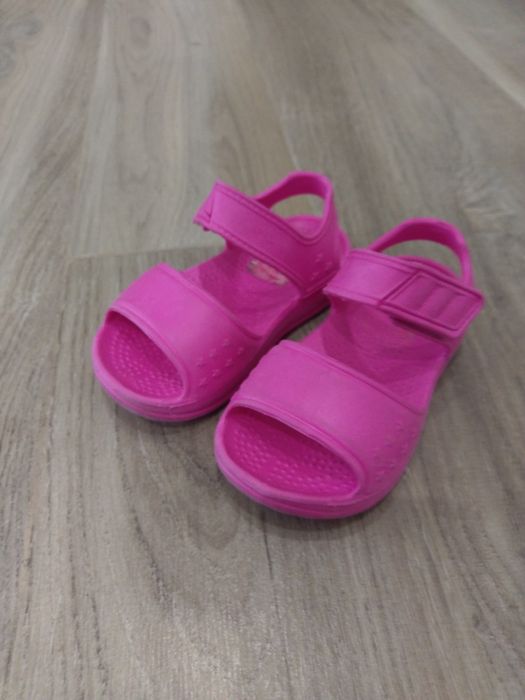 Sandałki kapcie dla dziewczynki r.  24