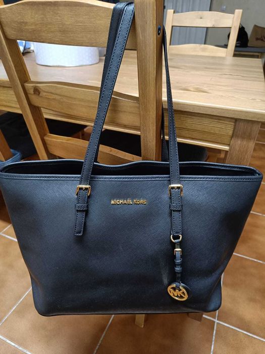 Mala tiracolo medium Michael Kors preta