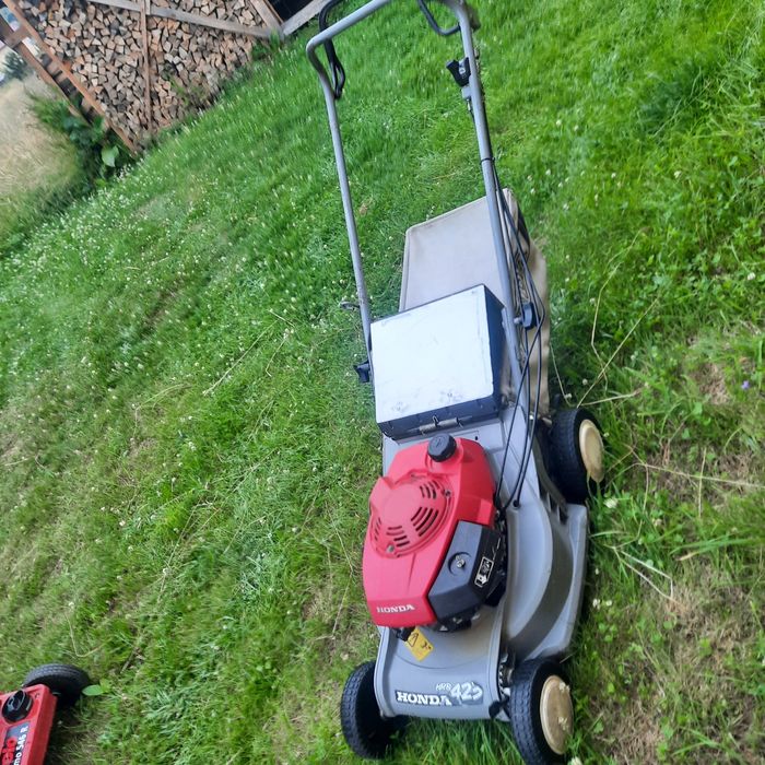 Газонокосарки різні привезли з Німеччини всі готові до роботи