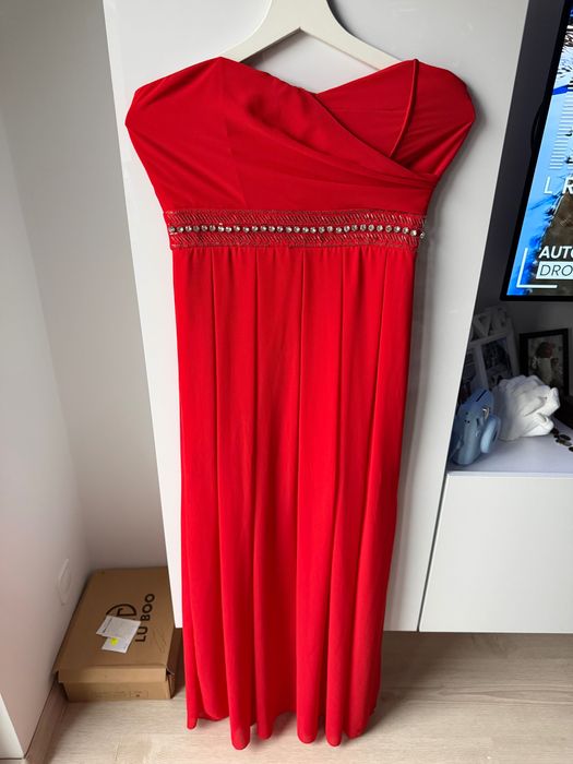 Czerwona sukienka maxi TFNC London, idealna na wesele/studniówkę