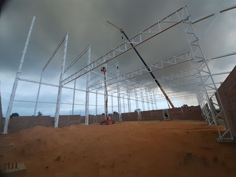 Construção de armazem e estruturas metalicas