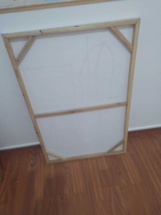 Quadro discreto muito bonito,tons cinza a branco faz espaço diferente