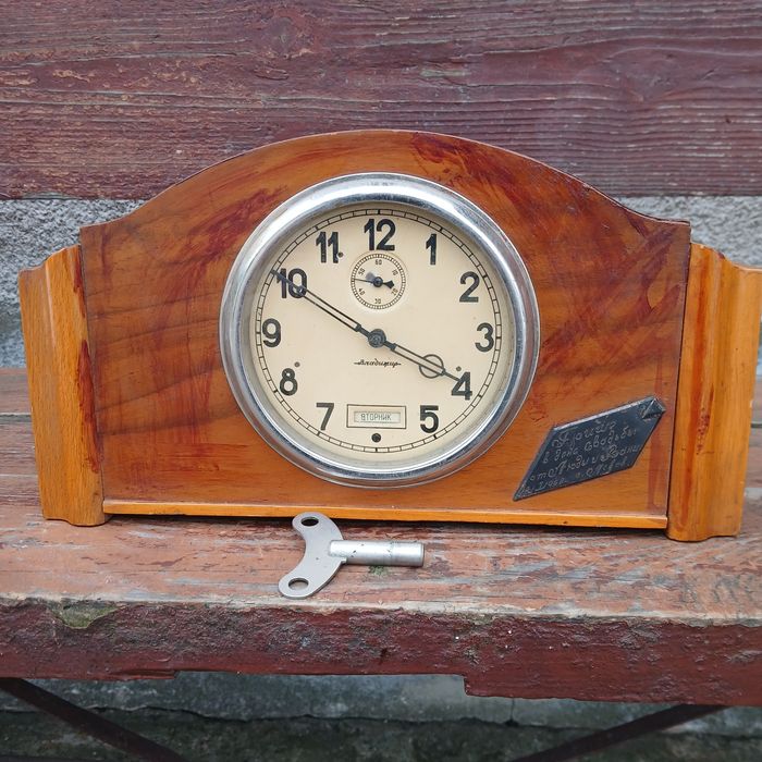 Продам годинники Володимир,Маяк з термометром і барометром і Янтарь.