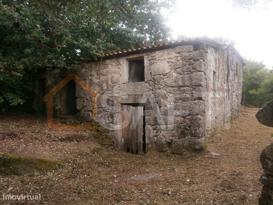 Quintinha com ruinas