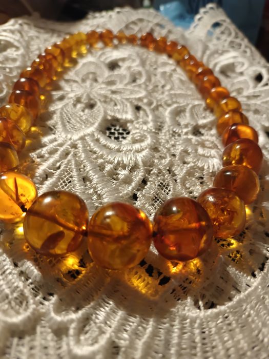 Korale okrągłe z bursztynu