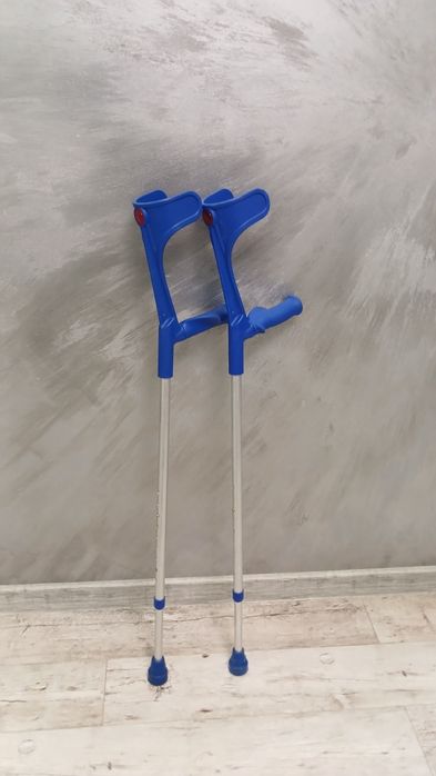 Костыли  подлокотные стоимость за 2шт из Германии