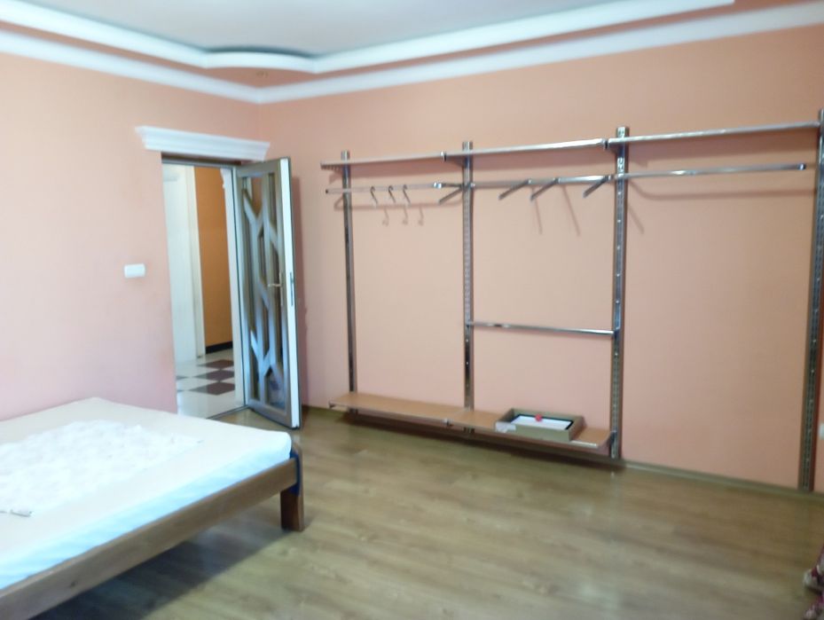 Дім 200 м2 ділянка 12 сотин Берегово Виноградна