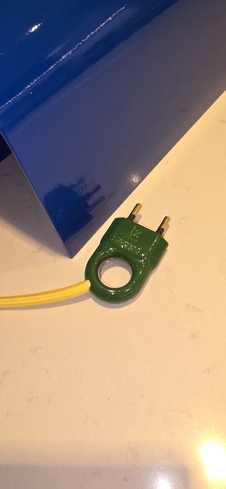 Candeeiro de pé com lâmpada