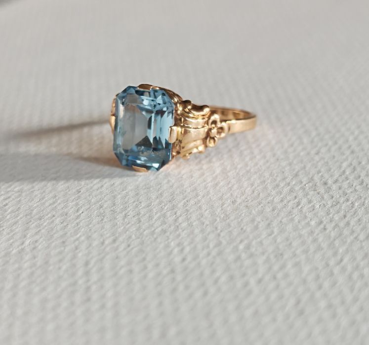 Pierścionek, złoto 18k, syntetyczny spinel, 1955 rok.