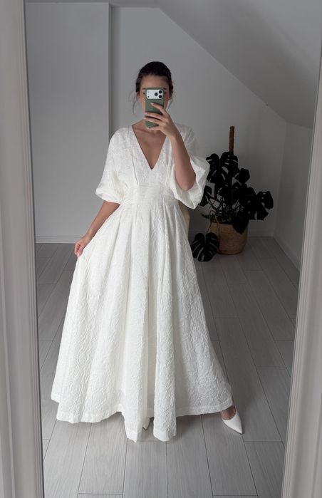 Suknia slubna romantyczns asos bufiaste rekawy kieszenie