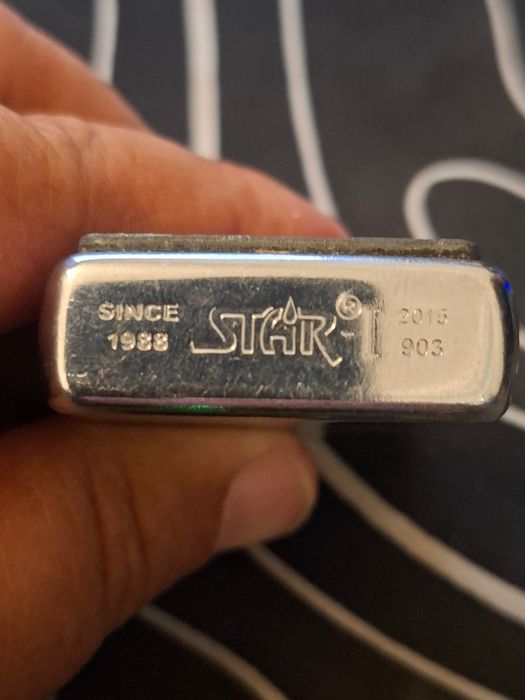 Isqueiro de metal colecionável tipo Zippo