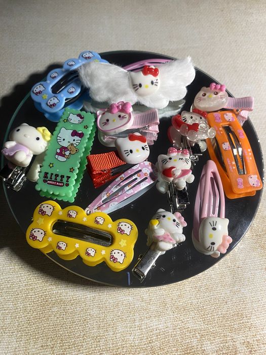 Spinki do włosów dla małej modnisi Hello Kitty 15szt.