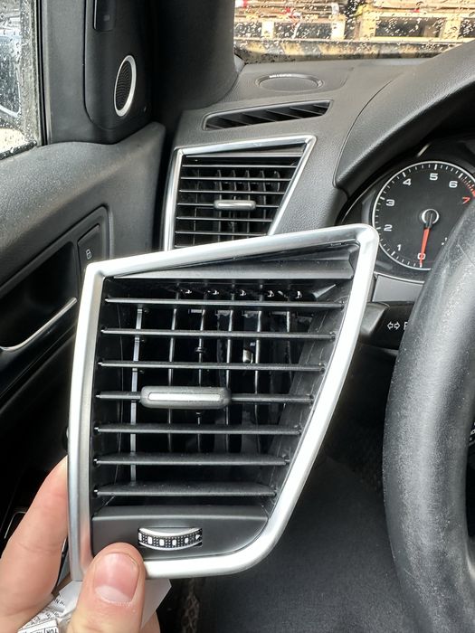 Решітка салону, ліва ауді Q5