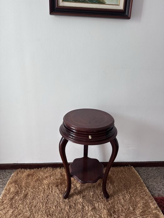 Mesinha de apoio com gaveta